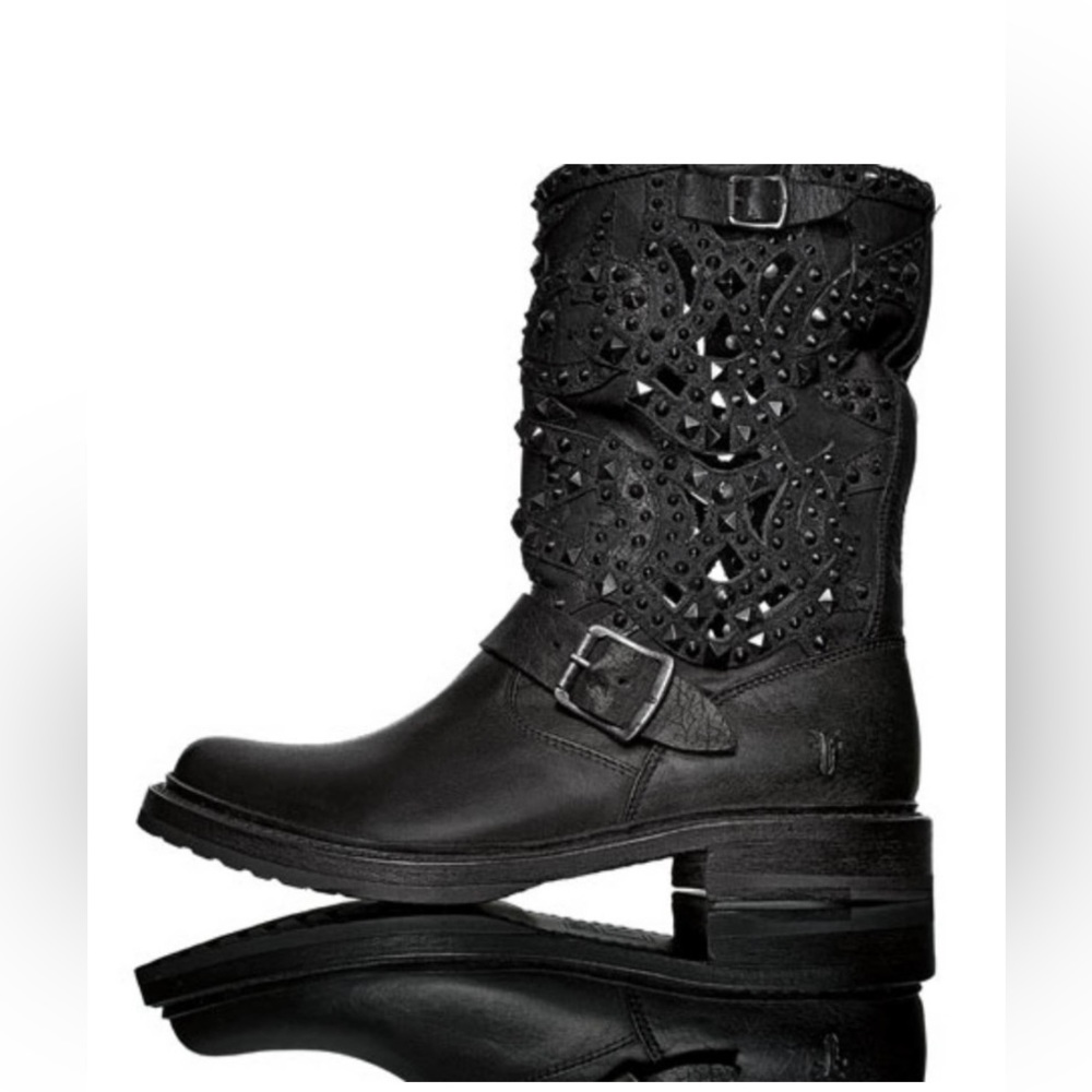$798 FRYE Veronica Studded Laser-Cut Leather Boot Size 7.5